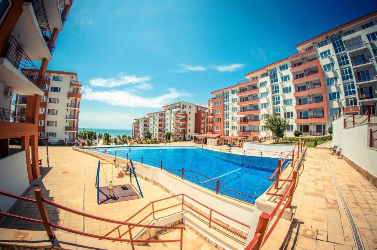 Beautiful Apartment Right By The Sea, Светий Влас Екстер'єр фото