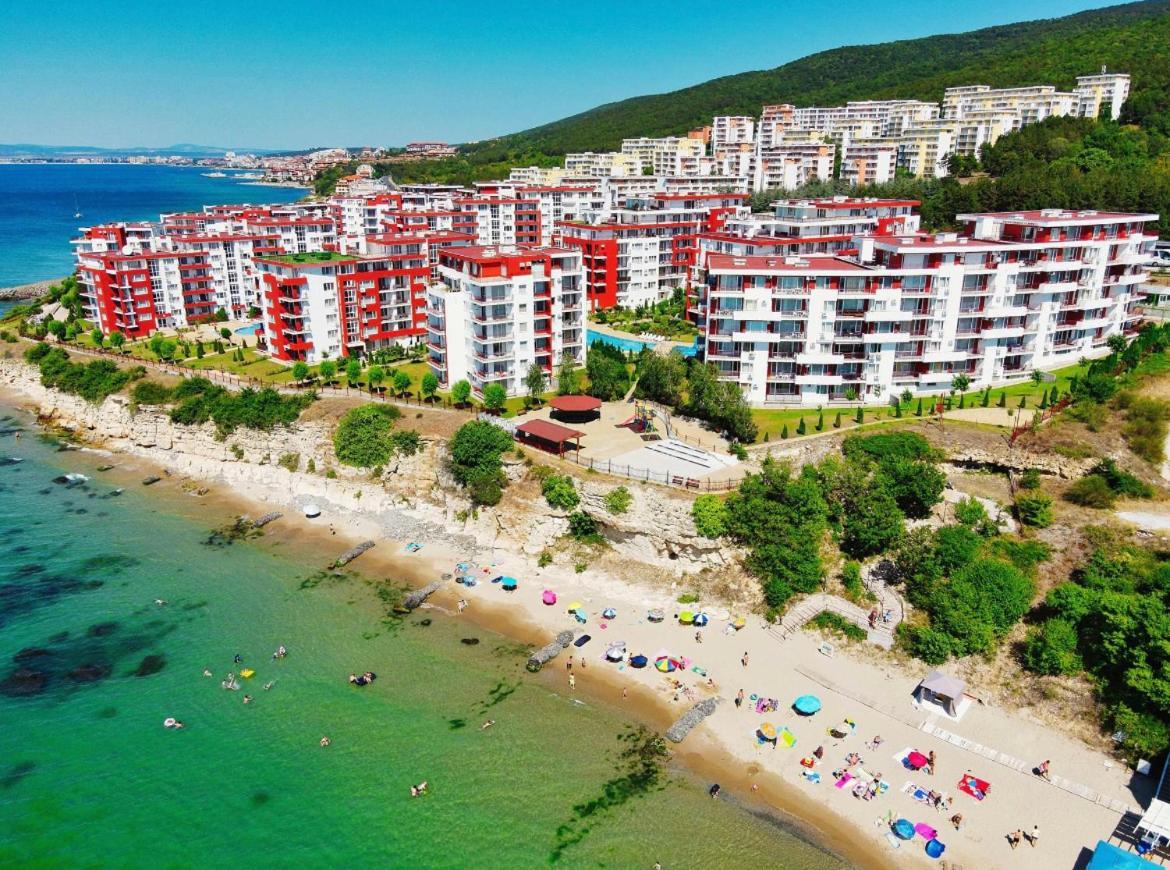 Beautiful Apartment Right By The Sea, Светий Влас Екстер'єр фото